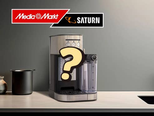 Eine Kaffeemaschine, die von einem Fragezeichen verdeckt wird, oben links das MediaMarkt/Saturn-Logo