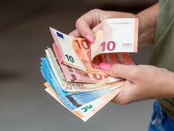 Geld in Händen