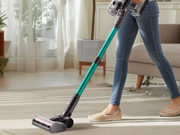 Dyson-Alternative mit irrer Akkulaufzeit - Bei Amazon kostet sie jetzt weit unter 200 Euro