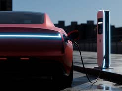 E-Auto an einer Ladesäule