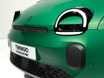 Renault Twingo E-Tech in der Frontansicht.