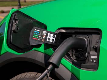 Ladeanschluss am Renault 5 E-tech.