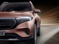 Mercedes EQB in der Frontansicht.