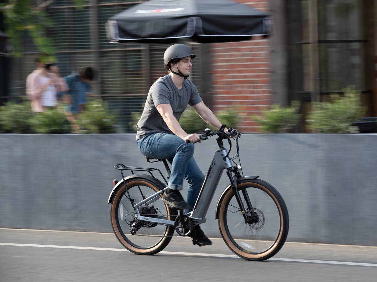 Achtung Autofahrer: E-Bikes fahren jetzt mit 45 km/h 