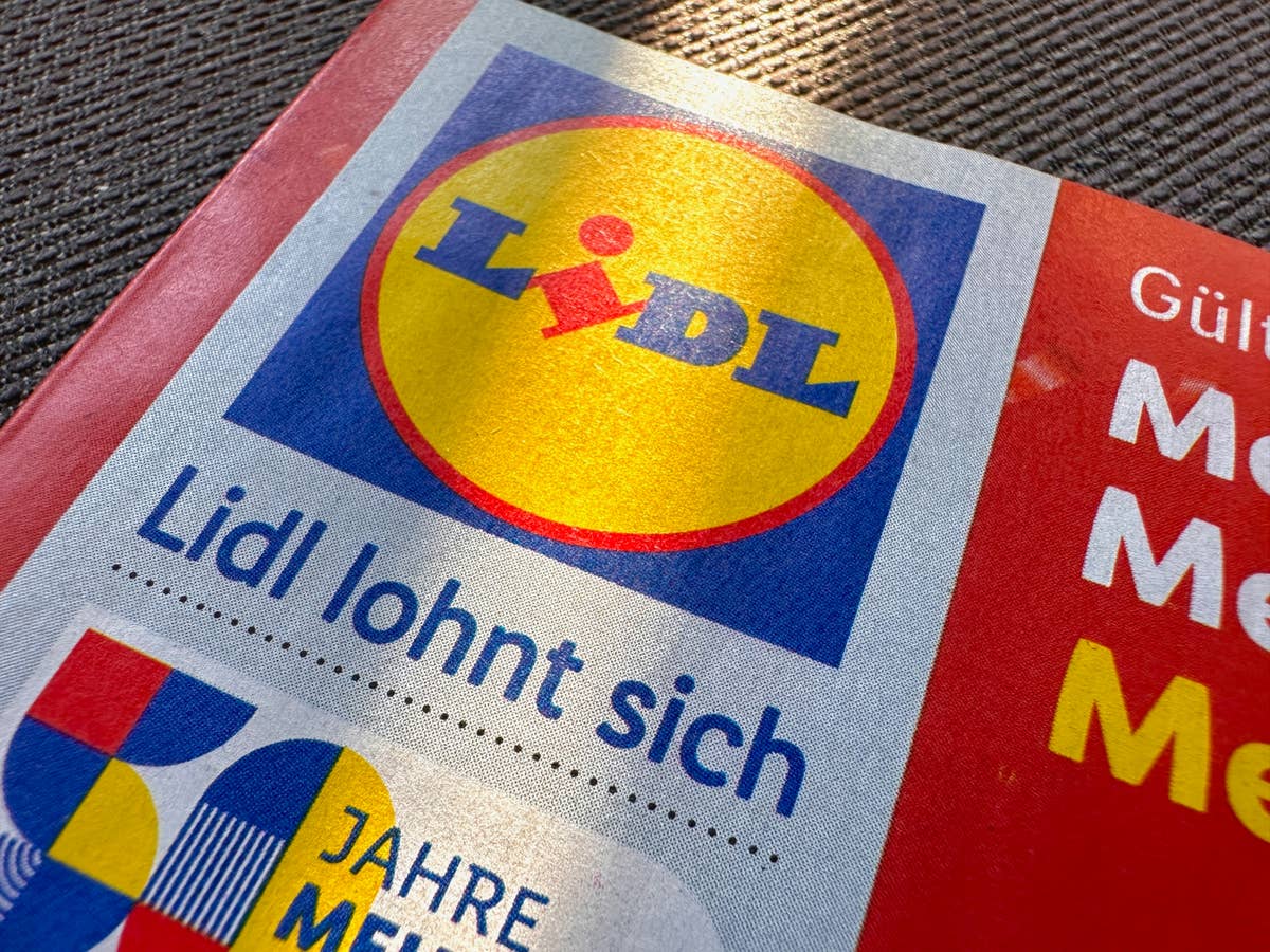 Lidl Prospekt im Sonnenlicht