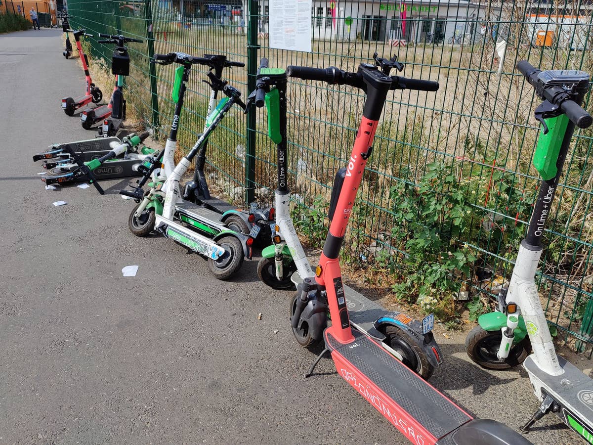 E-Scooter-Chaos am Bahnhof Berlin Ostkreuz