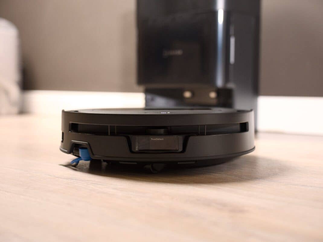 Vorderseite des Ecovacs Deebot T90 Max Pro Omni