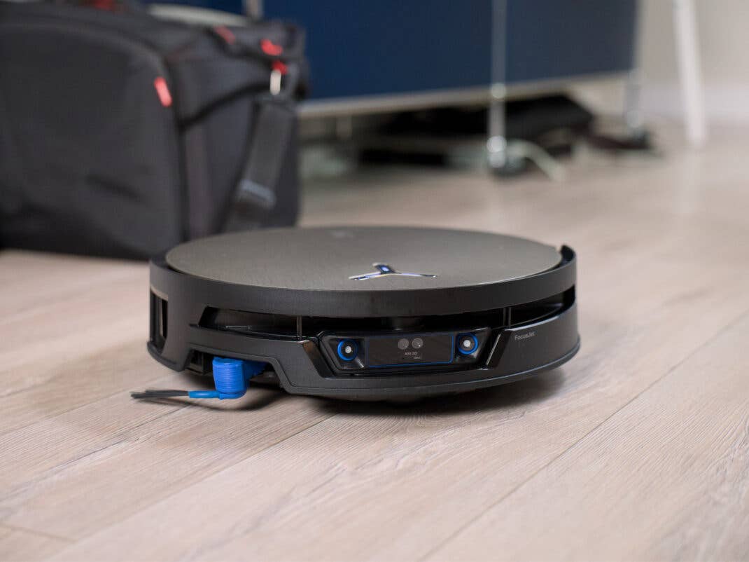 Front des Ecovacs Deebot X12S OmniCyclone