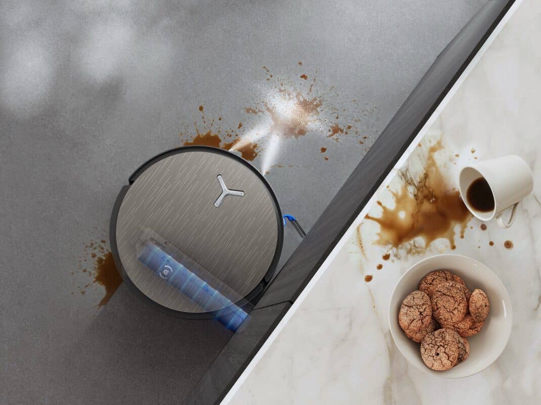 Ecovacs Deebot X12S bei der Reinigung