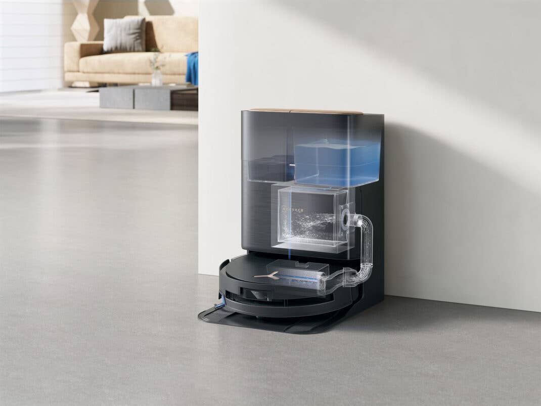 Ein Ecovacs-Saugroboter mit Absaugstation