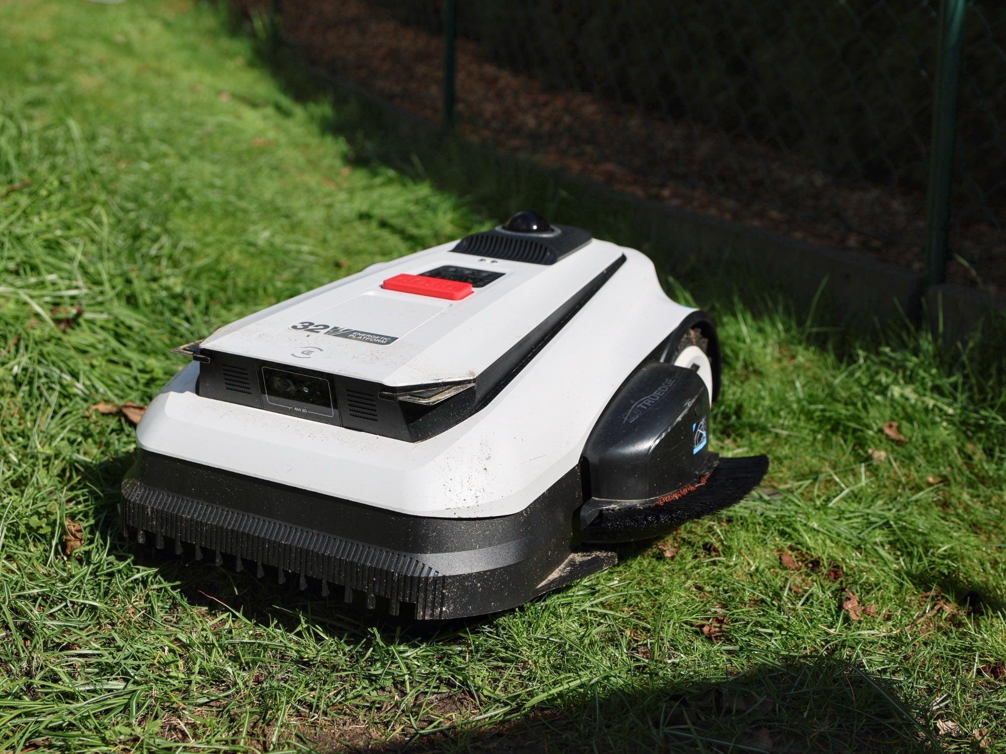 Das lästigste Mähroboter-Problem ist gelöst: Ecovacs Goat A1600 Lidar Pro im Test: