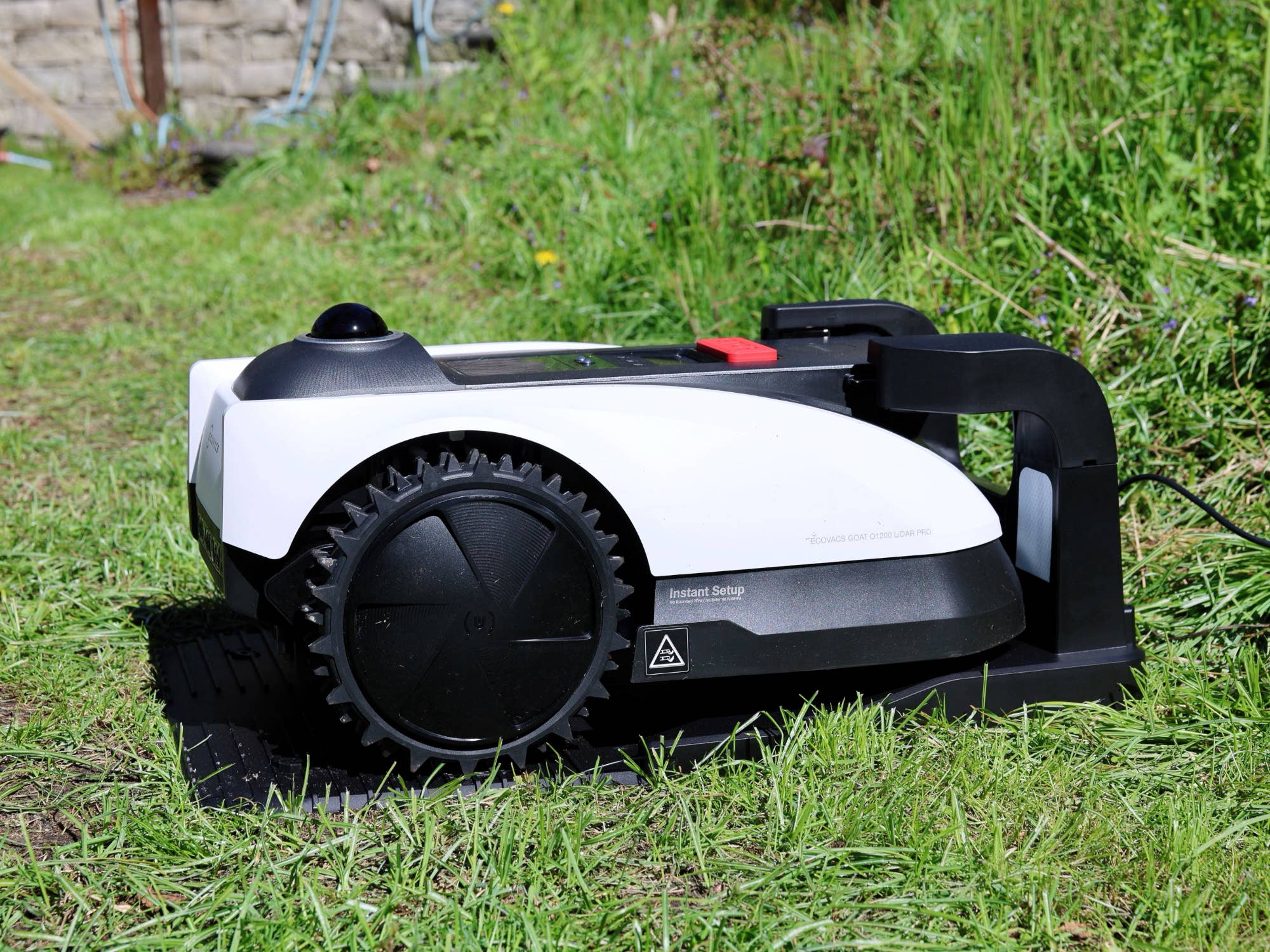 Ecovacs Goat O1200 Lidar Pro in der Station