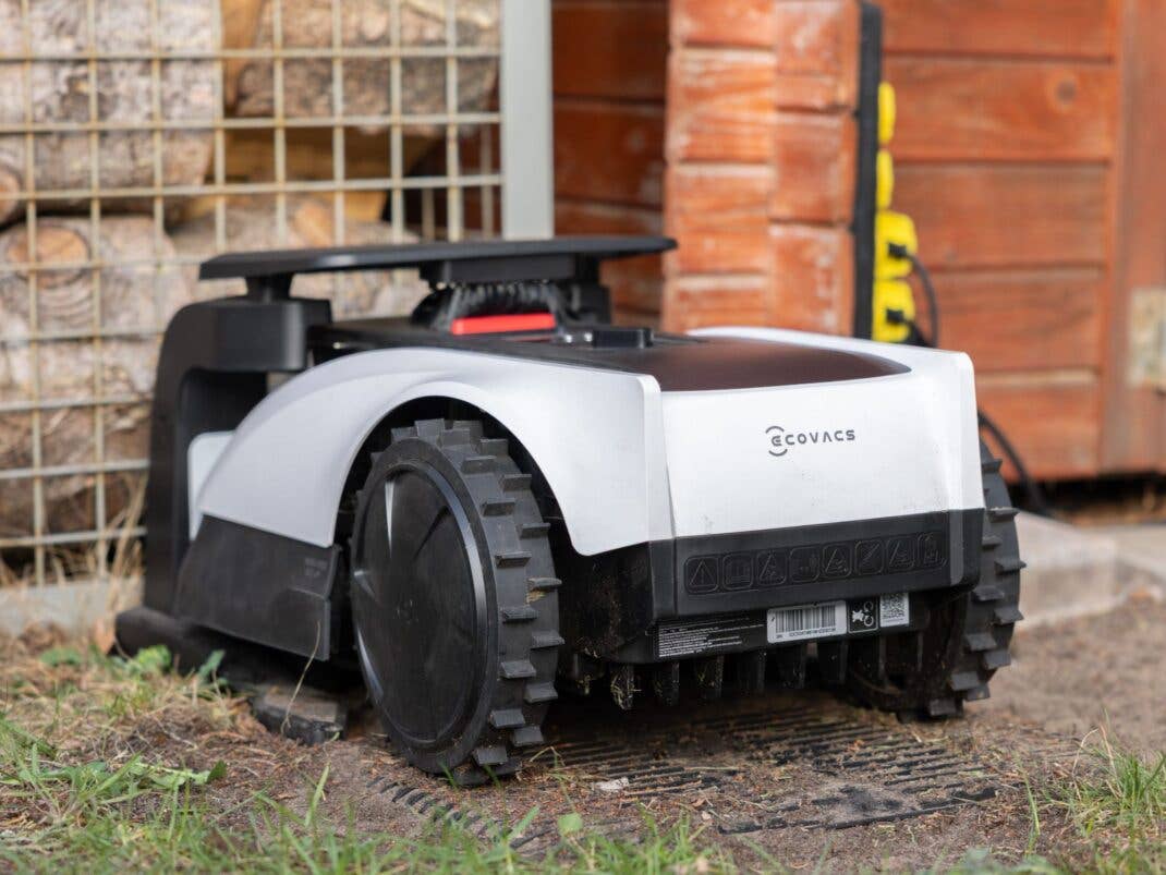 Ecovacs Goat O500 Panorama Mähroboter Station