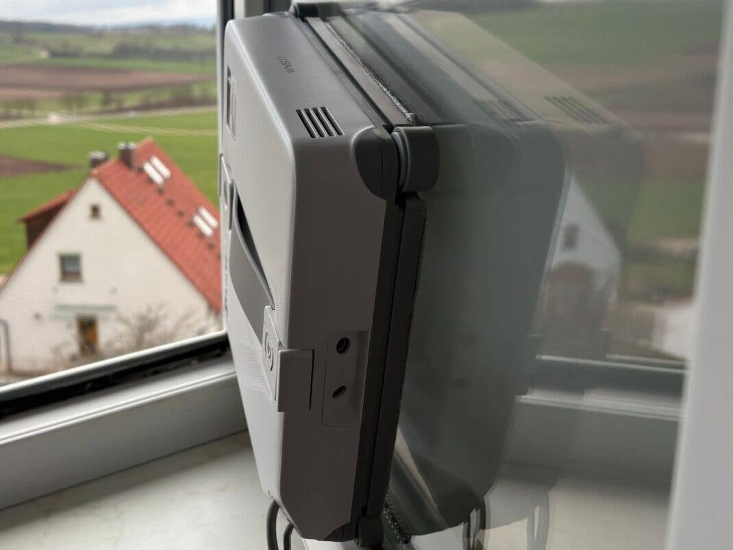 Ecovacs Winbot Mini 2 von der Seite