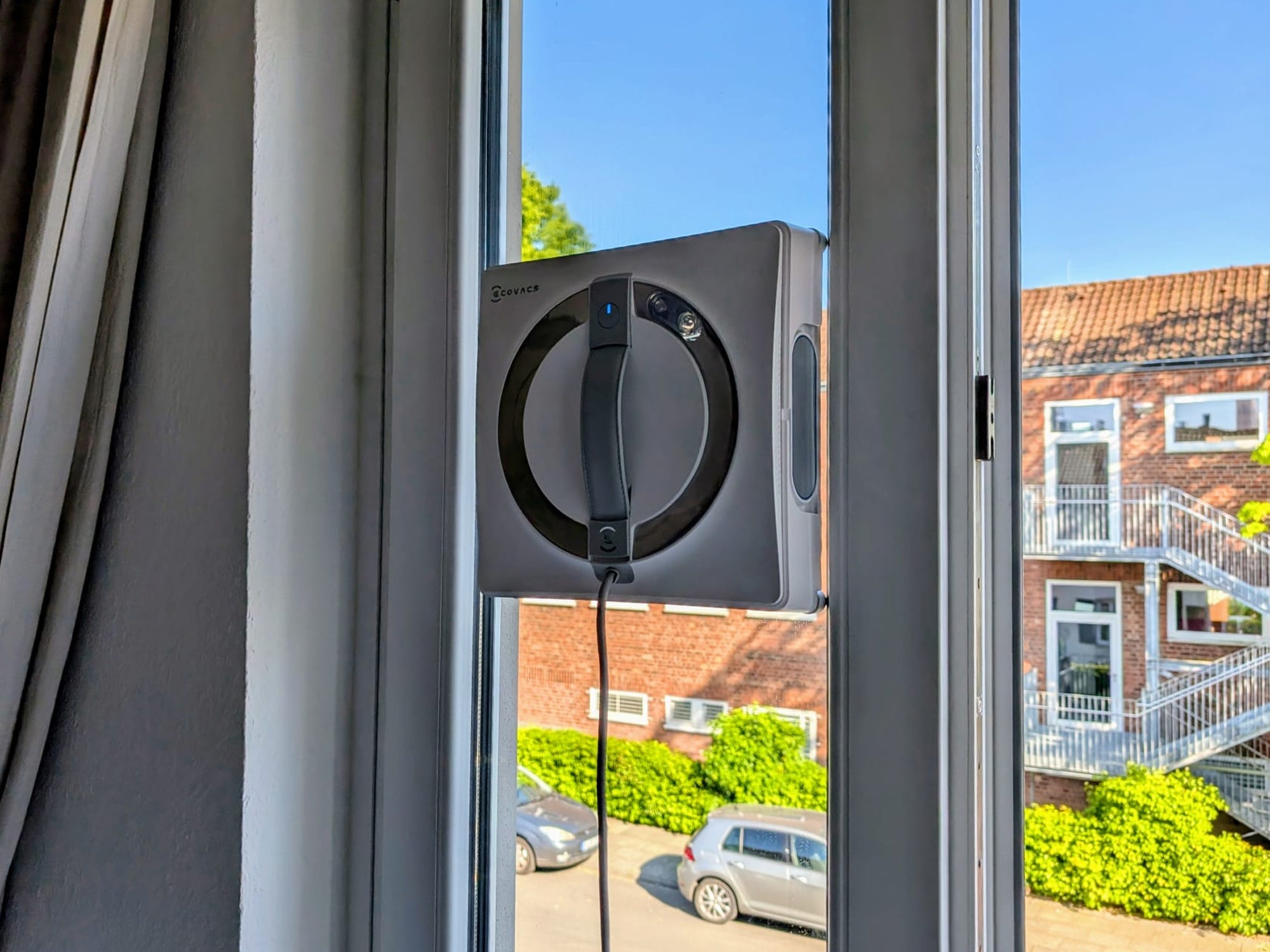 Automatischer Fensterputzer im Test: Dieser Ecovacs-Roboter hat uns echt überrascht!