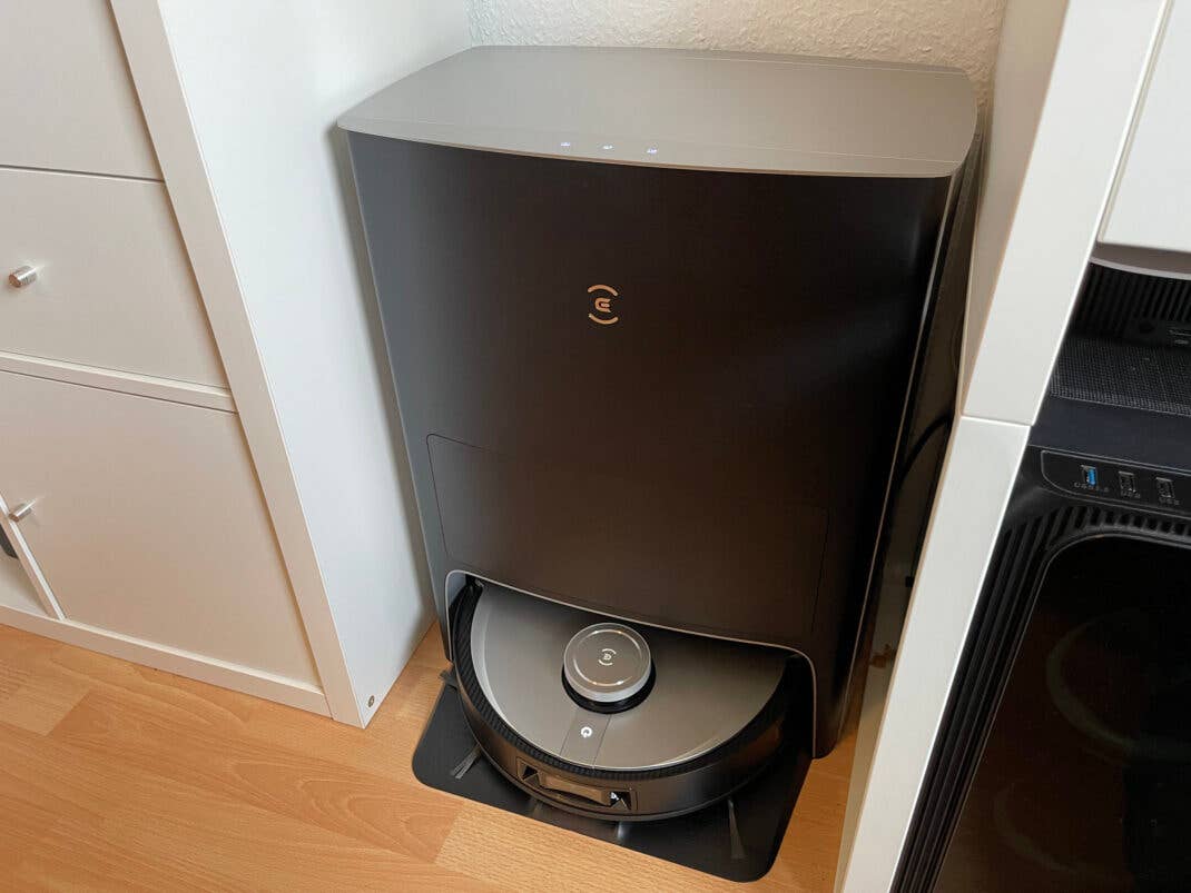 Die Station des Ecovacs Deebot X1 OMNI