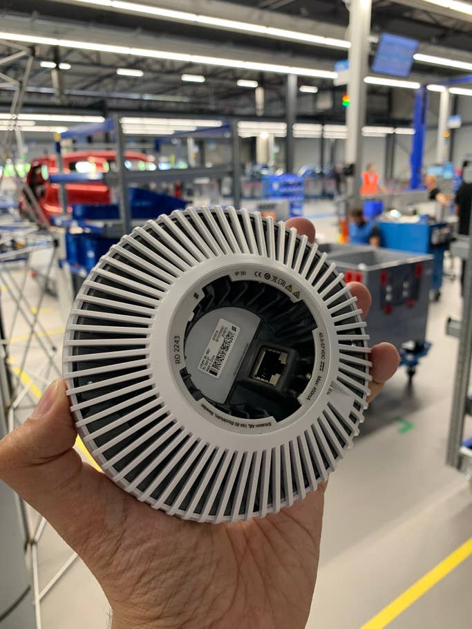 Netzwerk Anschluss der 5G Antenne im Werk von e.Go Mobile.