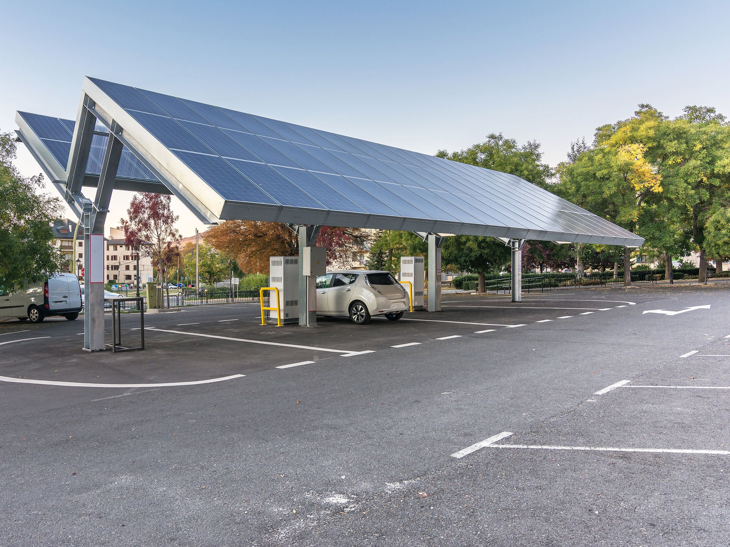 Ein Stromspeicher für 36 Haushalte: Woran das Solar-Projekt der TH Köln bisher scheitert