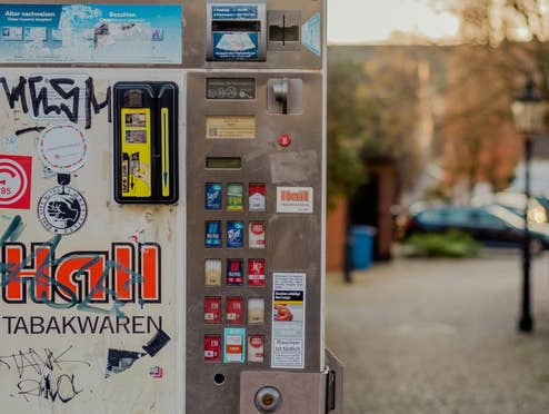 Eine halbe Million Euro im Zigarettenautomaten: Die Rechnung, die kaum jemand aufmacht Eine halbe Million Euro im Zigarettenautomaten: Die Rechnung, die kaum jemand aufmacht
