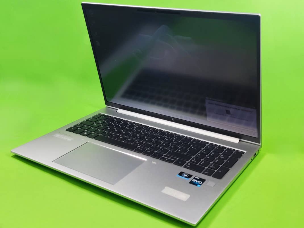 HP Elitebook 860 G9