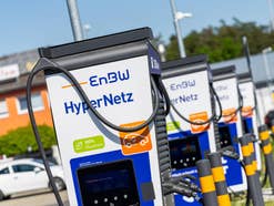 Ladestrom immer teurer: Elektroautos verlieren ihren Preisvorteil Ladesäulen von EnBW.