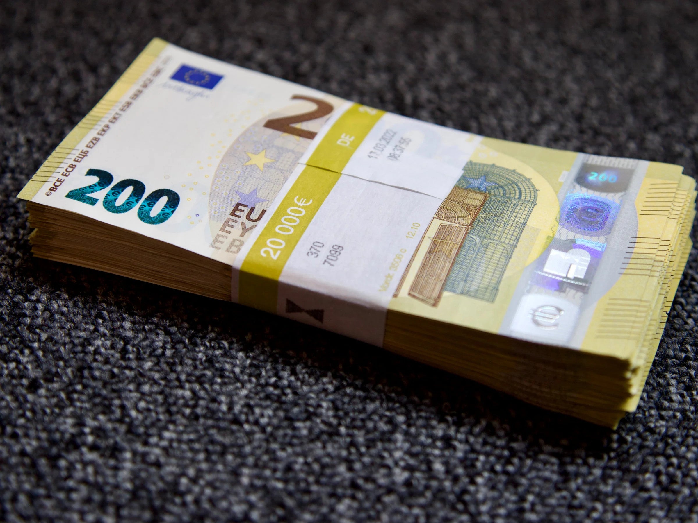 #Es geht los: Fast eine Million Deutsche bekommen jetzt 200 Euro geschenkt