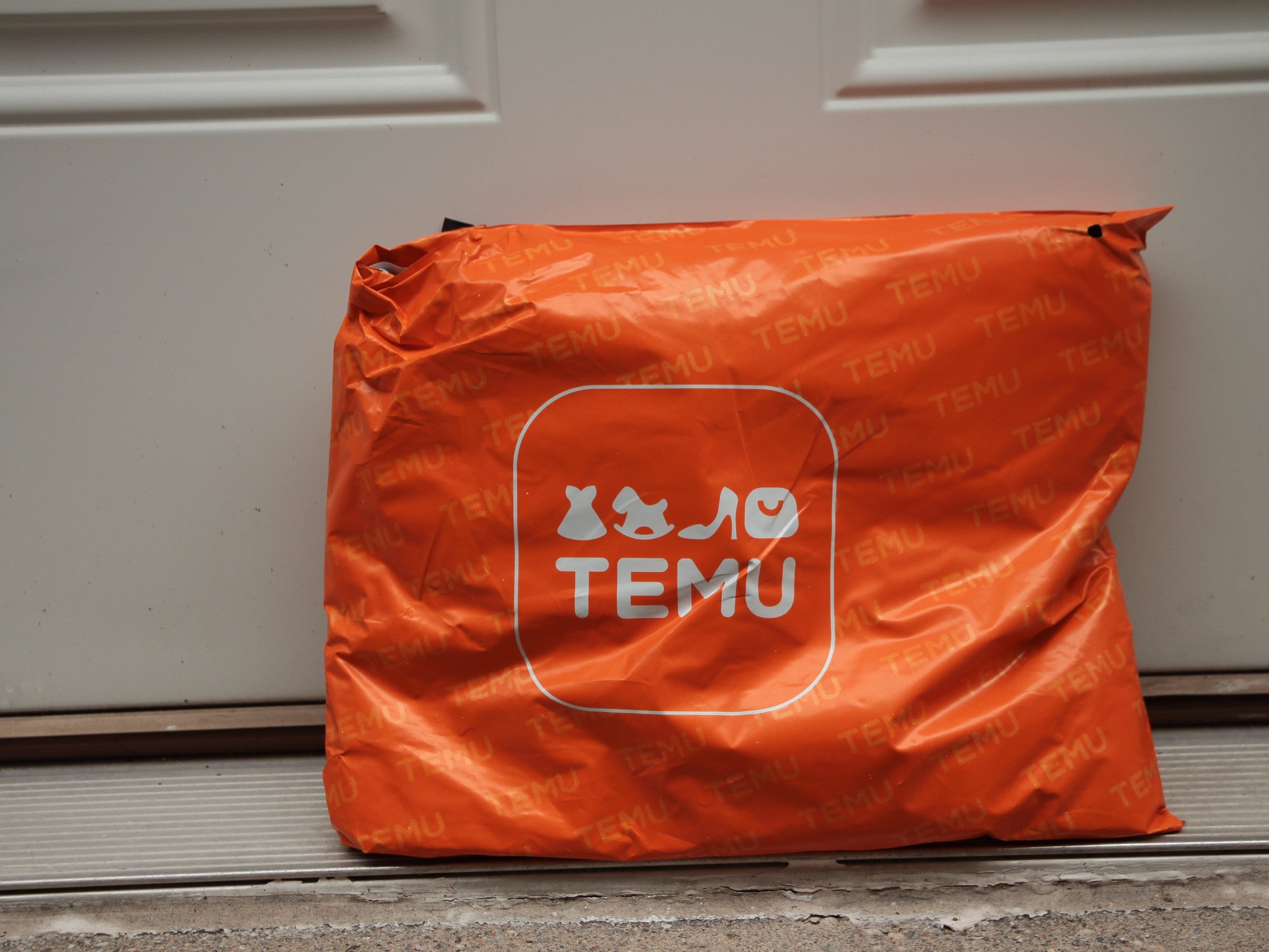 Es-kann-jeden-treffen-Illegale-Waffen-in-Temu-Paketen