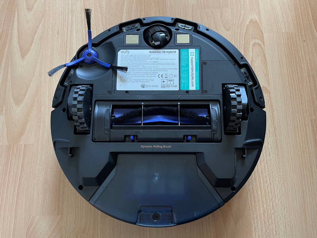 Der Robovac X8 von unten 