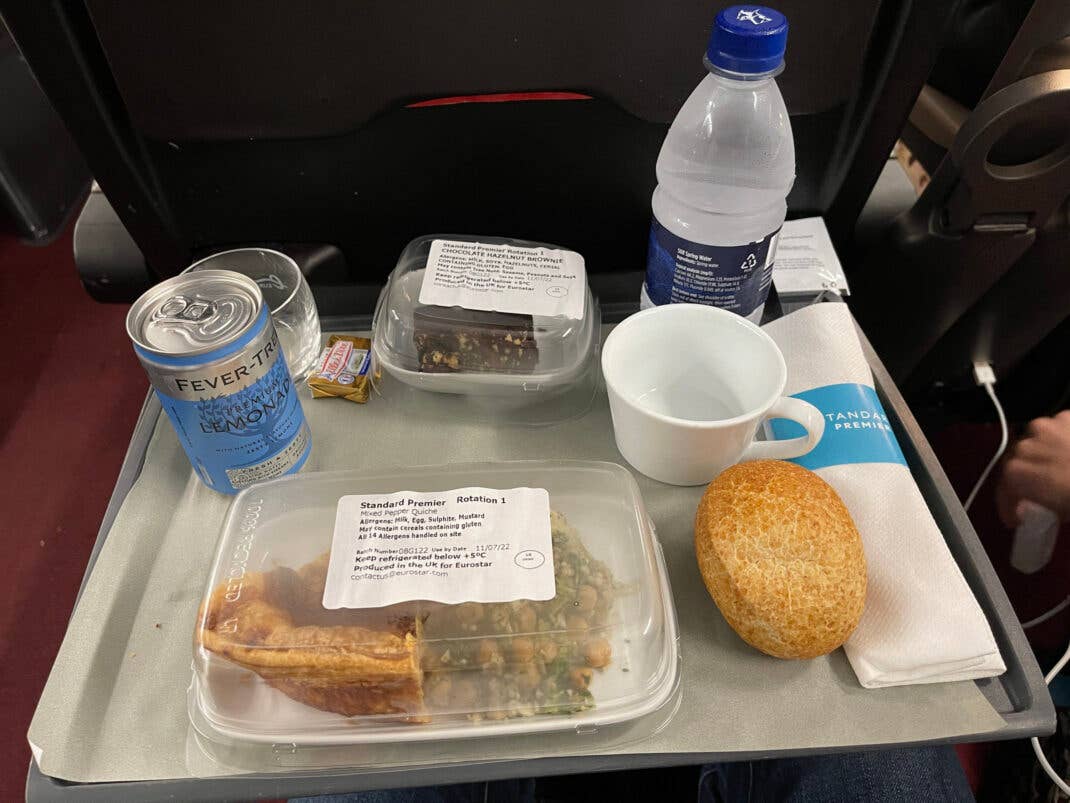 Wie im Flugzeug: In der "Standard Premier" Klasse ist Essen inklusive