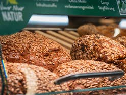 Experte erklärt: Daran erkennt man gutes Brot bei Aldi, Lidl und Co.
