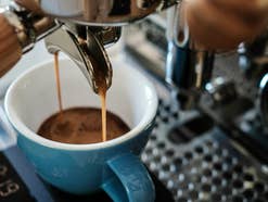 Experten warnen: Dieser harmlose Küchen-Trick zerstört die Kaffeemaschine