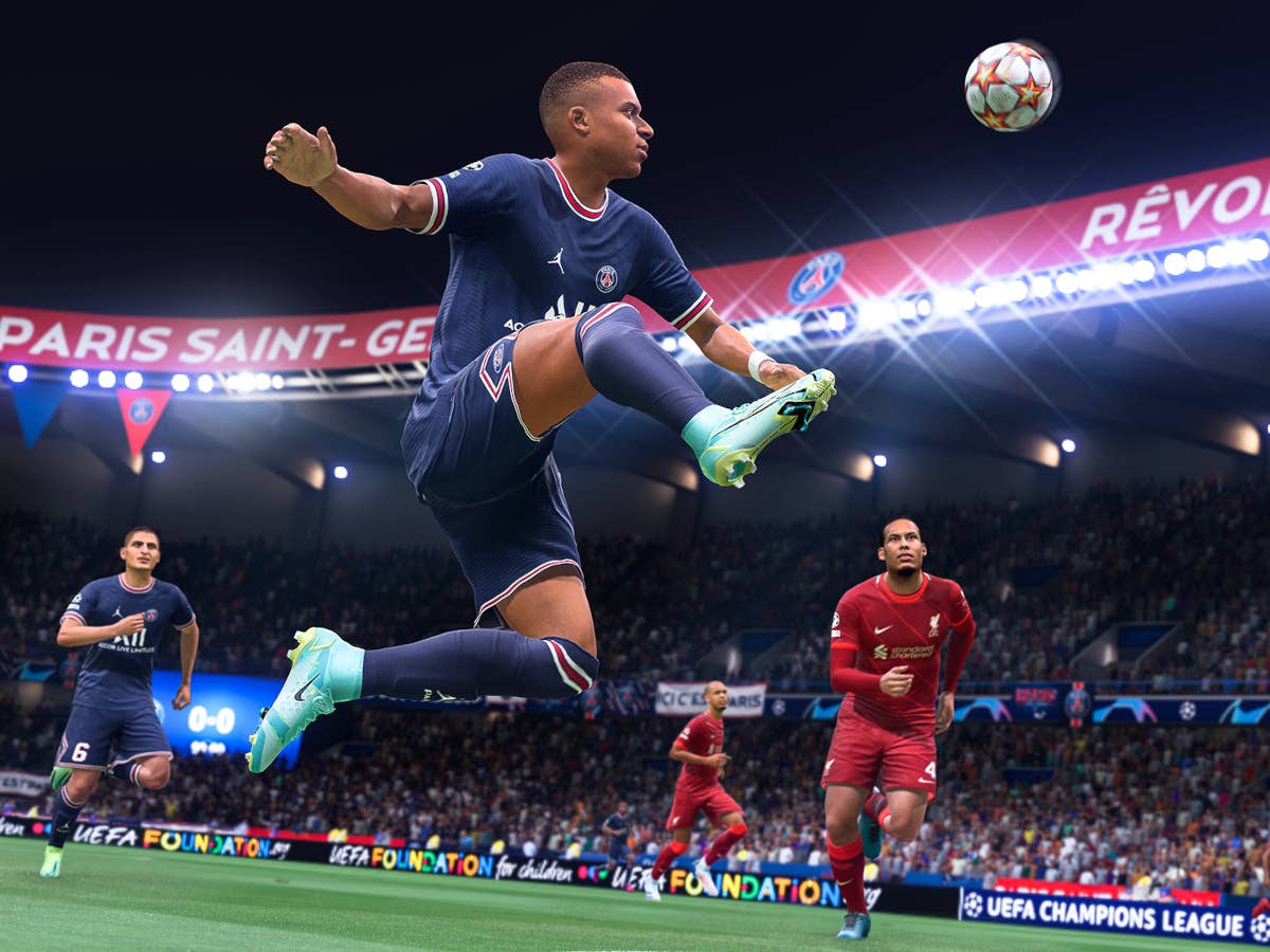 Mbappé nimmt gekonnt einen Ball in Fifa 22 an.