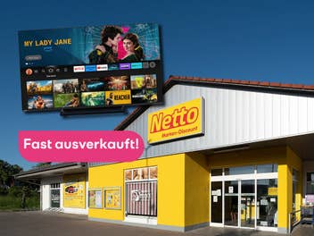 Netto-Filiale im Hintergrund, davor ein 4K-Fernseher, welcher fast ausverkauft ist.