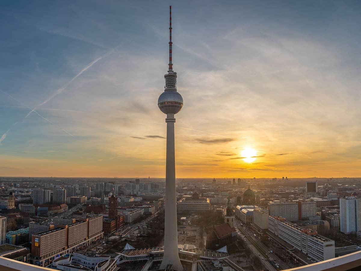 Der Fernsehturm am Alexanderplatz - einer der Sender für Fernsehen per Antenne