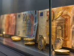 16 Millionen Deutsche stecken in Festgeld-Verträgen, die sich nicht mehr lohnen. Raus kommt man – aber nicht gratis