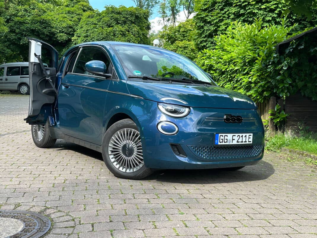 Die Türgriffe sind beim Fiat nahezu unsichtbar verbaut.