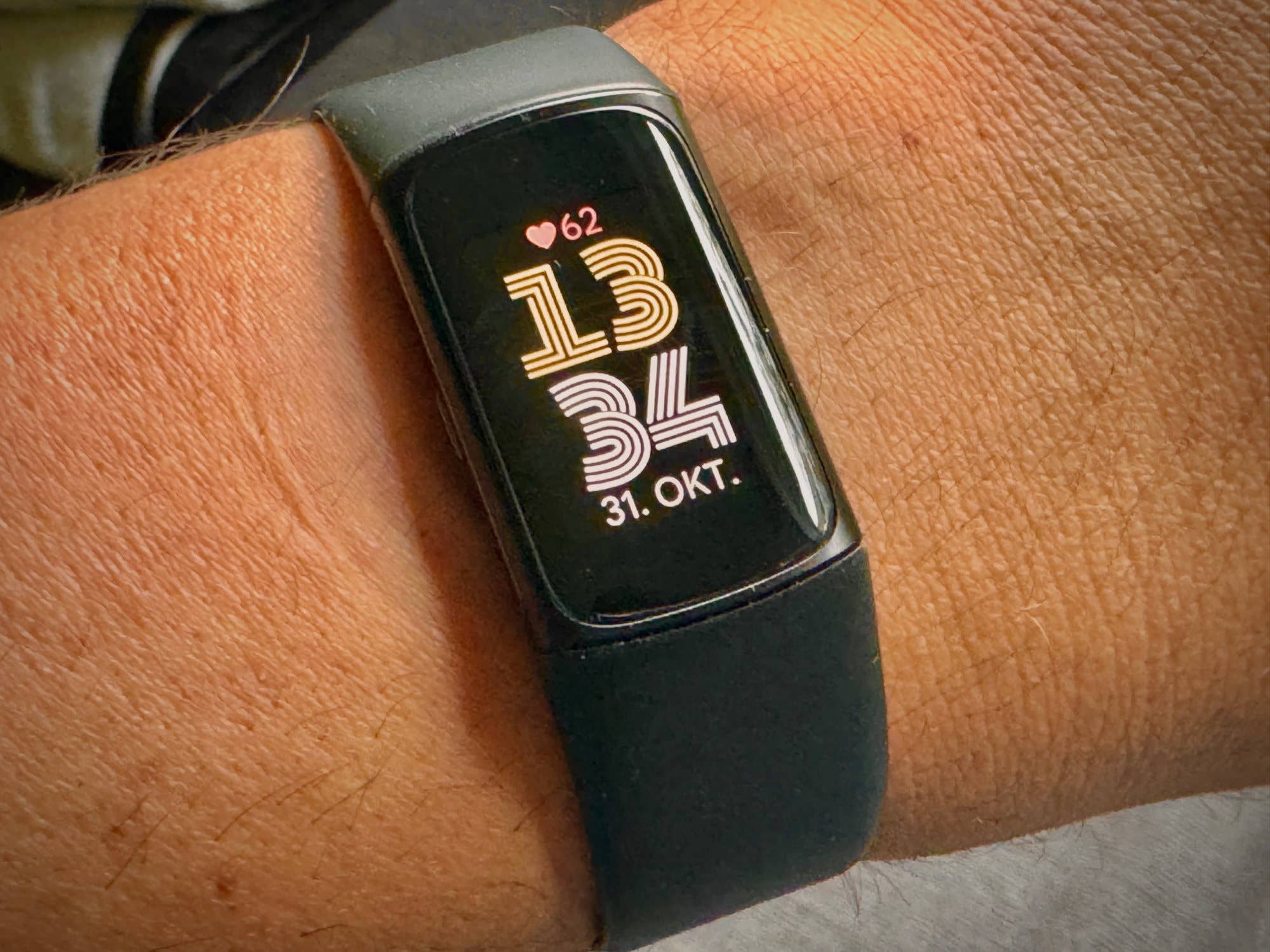 Fitbit Charge 6 im Test FitnessArmband mit Licht und Schatten