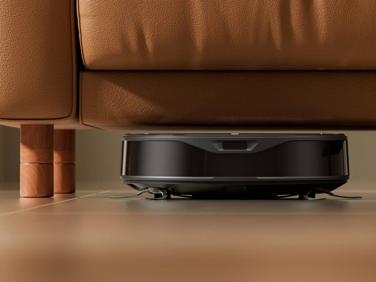 Lefant M210 Omni mit flacher Bauweise Flacher Saugroboter Lefant M210 Omni unter einem Sofa