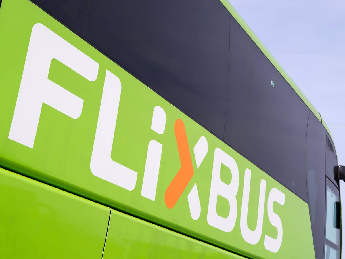 Logo auf einem Flixbus.