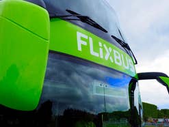 Ein Doppeldecker mit Flixbus-Logo