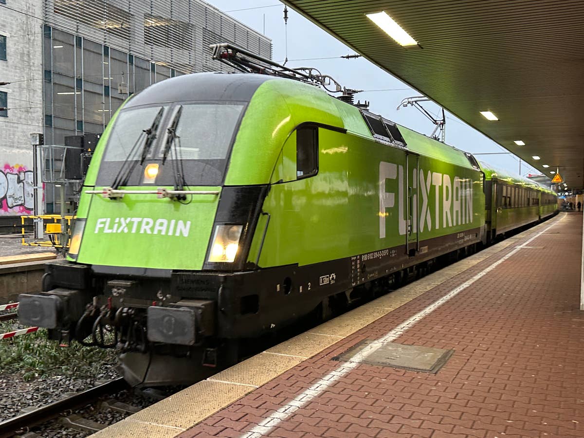 Ein Zug von Flixtrain