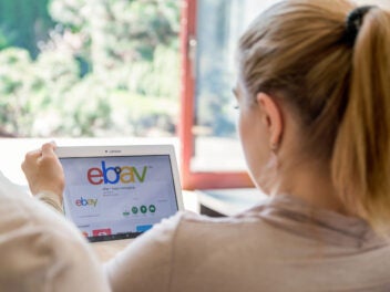 Onlineshopping auf eBay mit einem Tablet
