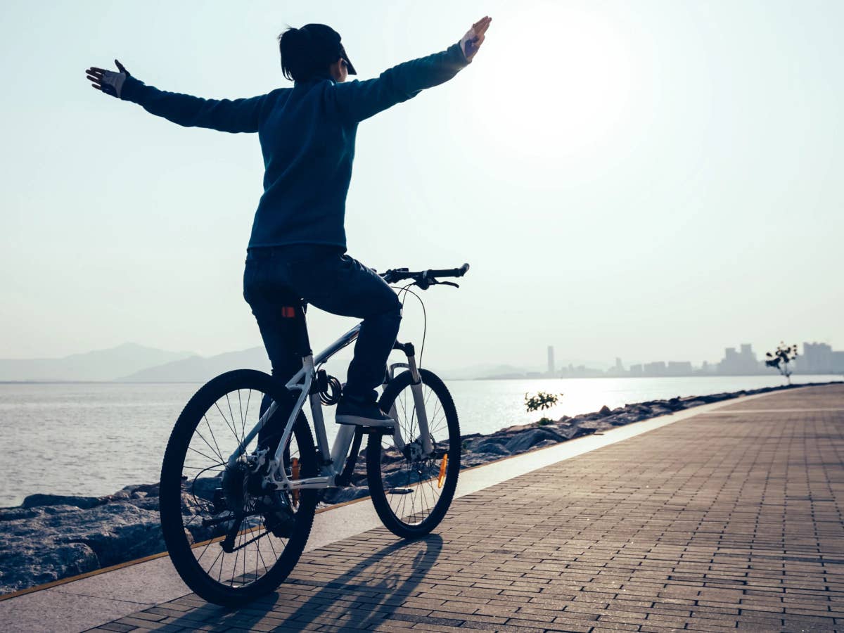 Freihändig Fahrrad fahren