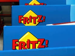 Fritz-Logo auf Verpackungen in einem Geschäft.