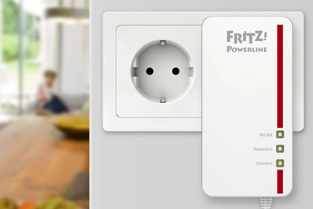 Der WLAN-Adapter FritzPowerline 1260 in einer Steckdose