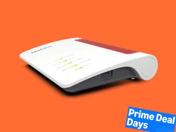 Ein FritzBox-Router auf orangem Grund, Einblendung mit Hinweis zu Prime Deal Days