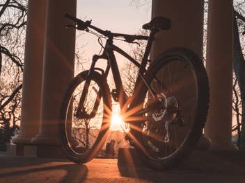 Fahrrad im Sonnenuntergang.