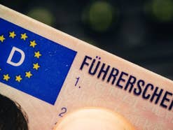 Führerschein: Viele warten auf den billigeren Lappen. Das könnte teuer werden.