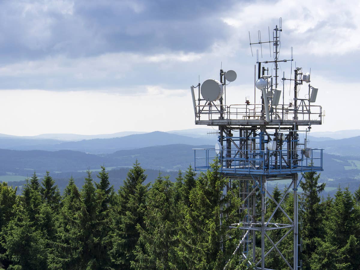 Funkmast mit Antennen