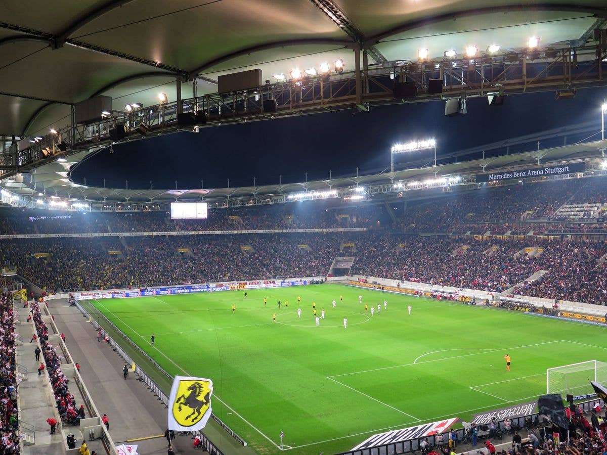 Blick in ein Fußball-Stadion